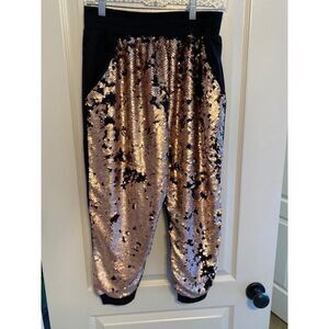 NWT Zumba Small Glitz+ Glamour Capri sequin Sweatpants‎